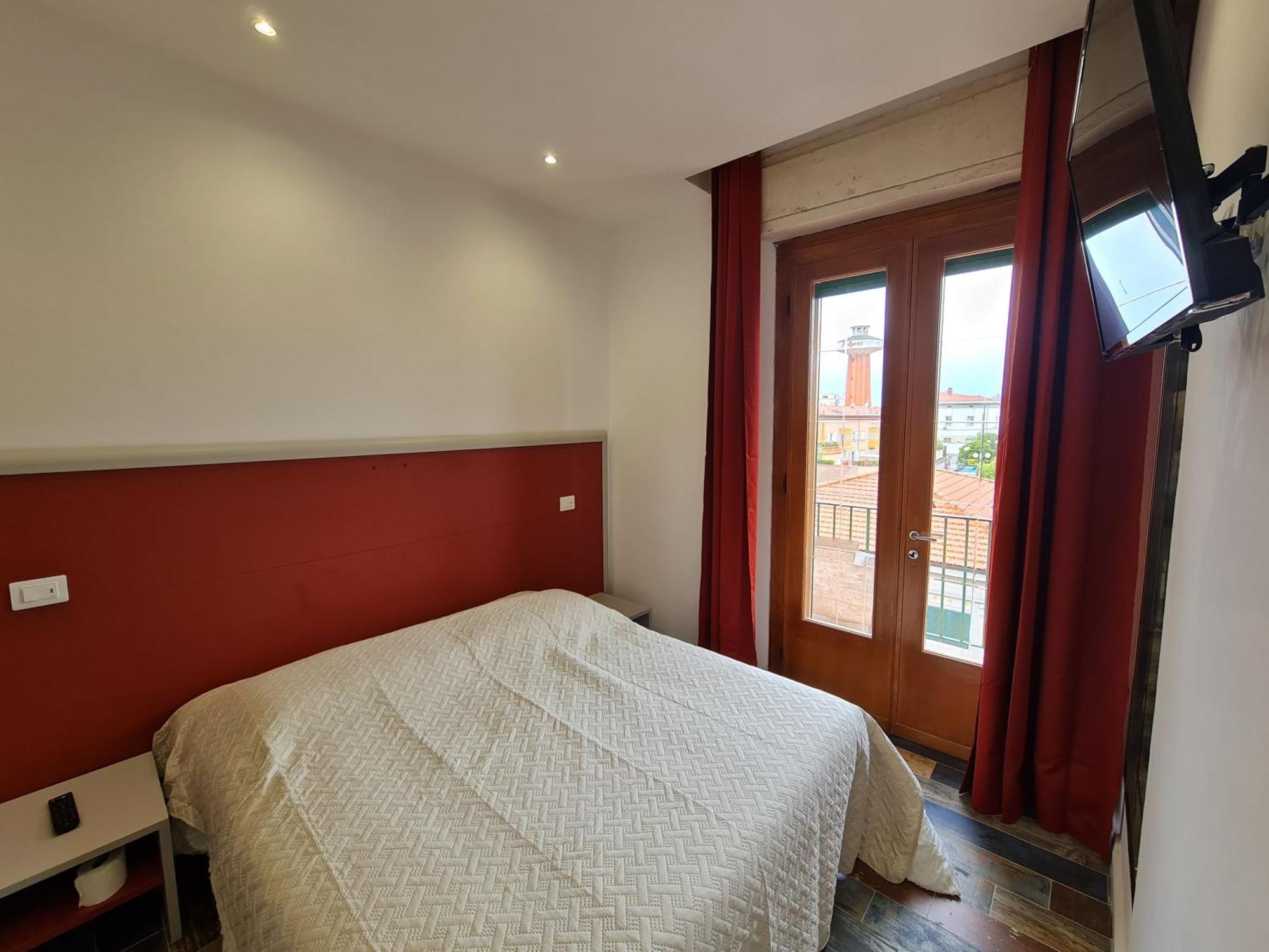 Ricci 16 - Suite & Rooms Ливорно Экстерьер фото