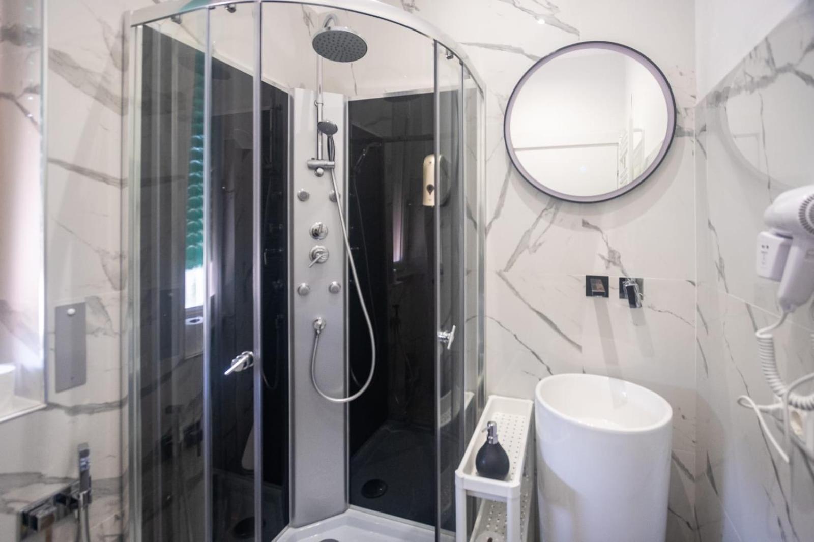 Ricci 16 - Suite & Rooms Ливорно Экстерьер фото