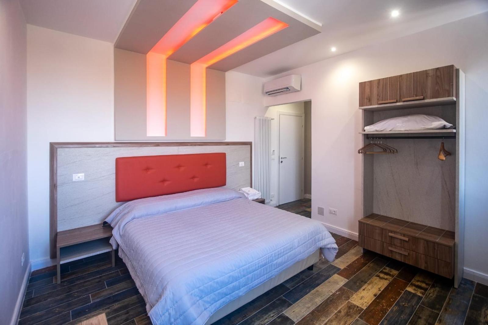 Ricci 16 - Suite & Rooms Ливорно Экстерьер фото