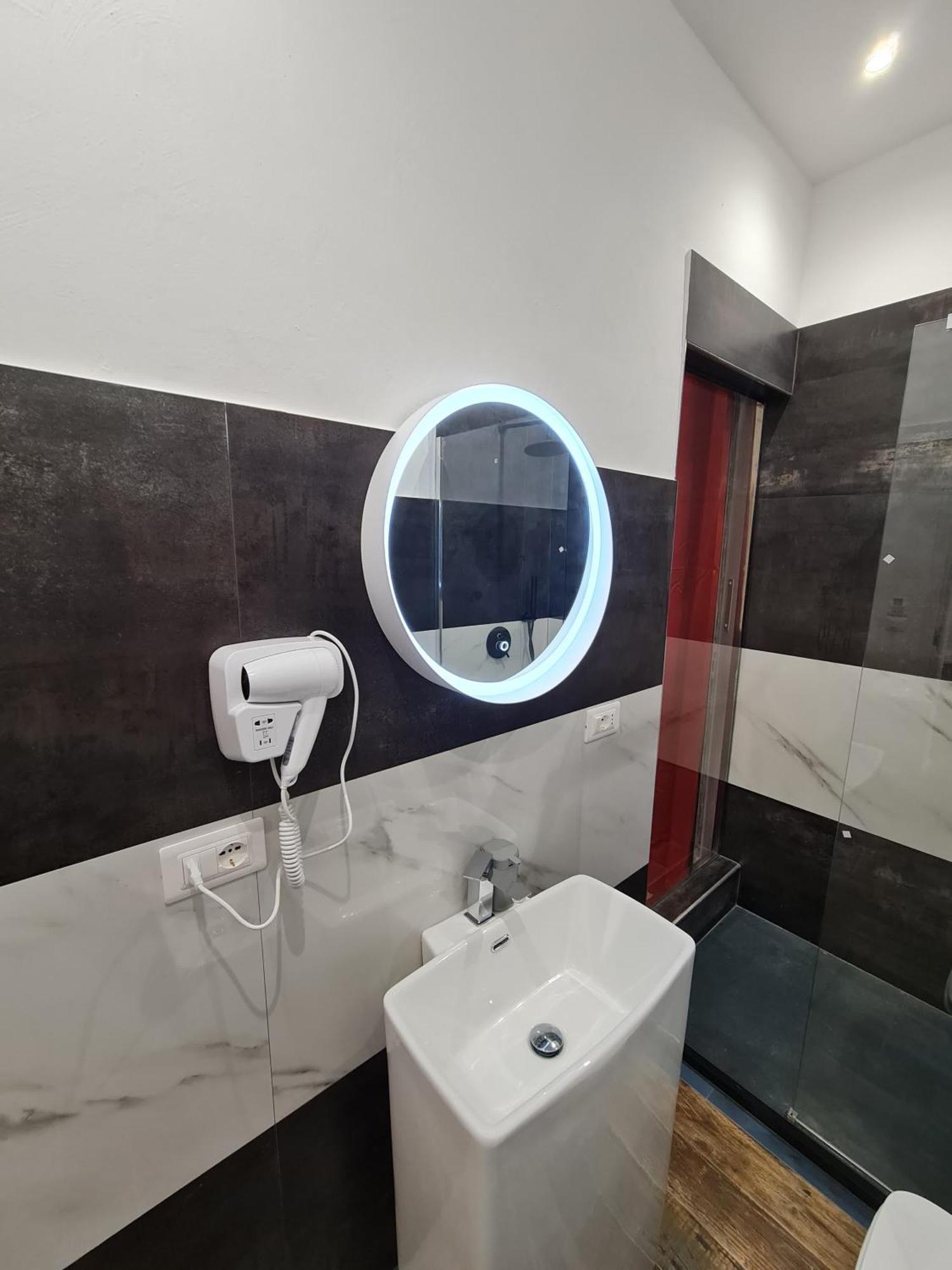 Ricci 16 - Suite & Rooms Ливорно Экстерьер фото
